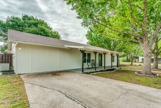 637 Old Brock Rd in Weatherford, TX - Building Photo - Building Photo