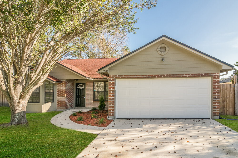 2090 Farm Way in Middleburg, FL - Building Photo