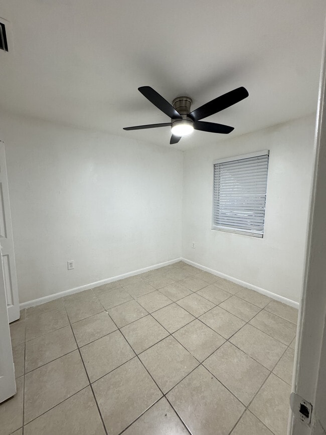 1120 S D St in Lake Worth Beach, FL - Foto de edificio - Building Photo