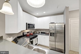 8181 Carnegie Hall Ct in Vienna, VA - Building Photo - Building Photo