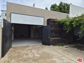 10835 Magnolia Blvd in Los Angeles, CA - Building Photo - Building Photo