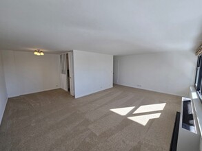 3440 N Lake Shore Dr, Unit 5F in Chicago, IL - Building Photo - Building Photo