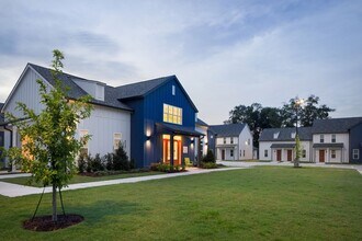 Parkway Commons Townhomes in Lake Charles, LA - Building Photo - Building Photo