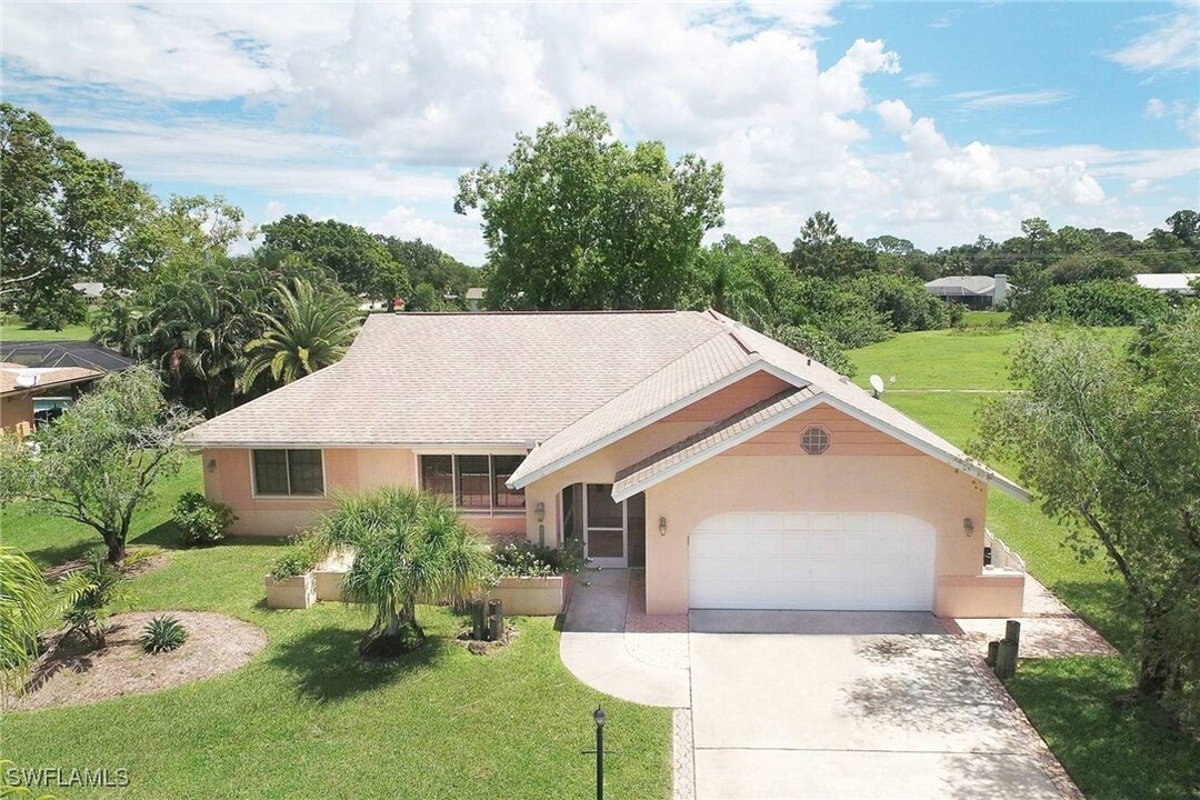 4220 Glasgow Ct in North Fort Myers, FL - Building Photo