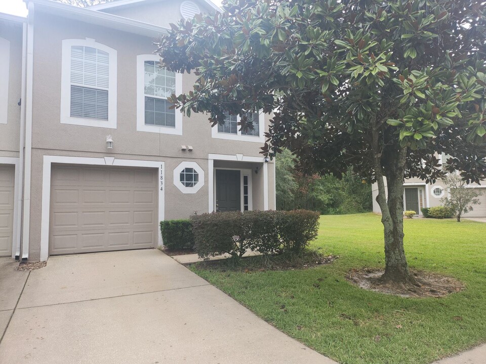 11834 Lake Bend Cir in Jacksonville, FL - Foto de edificio