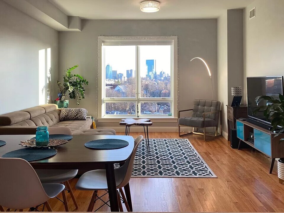 15 Guild St in Boston, MA - Building Photo