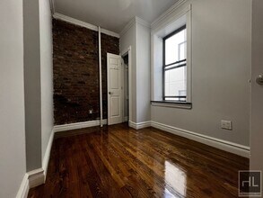 East 13th Street in New York, NY - Foto de edificio - Building Photo