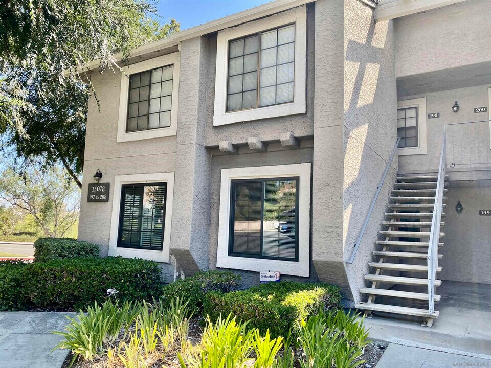 15078 Avenida Venusto in San Diego, CA - Building Photo