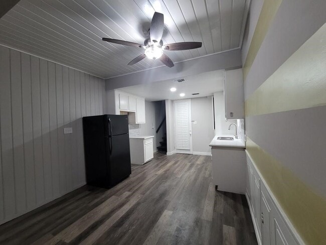 property at 28 Lakeway St