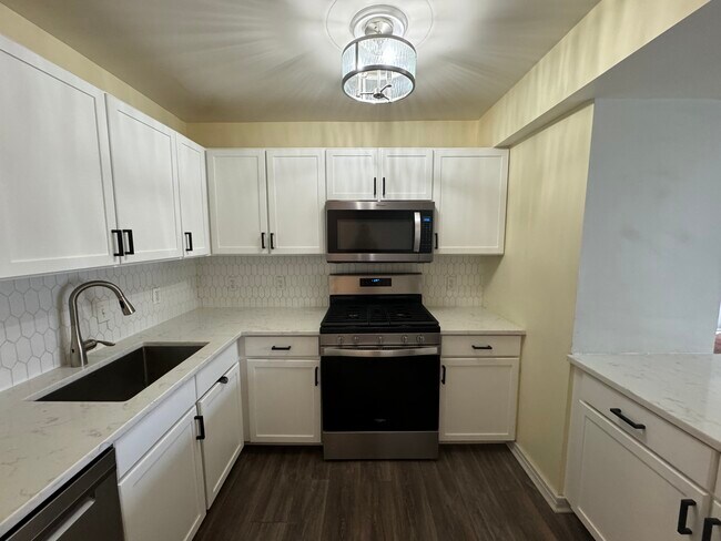 800 4th St SW, Unit S409 in Washington, DC - Building Photo - Building Photo