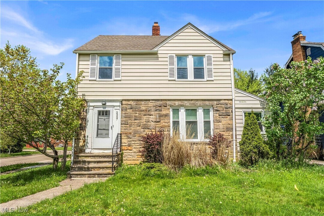 3557 Silsby Rd in University Heights, OH - Building Photo