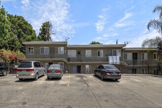 2615 26th Ave in Oakland, CA - Foto de edificio - Building Photo
