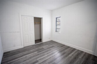 1176 NW 48th St in Miami, FL - Building Photo - Building Photo