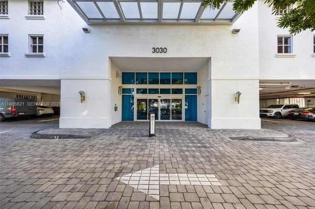 3030 NE 188th St in Aventura, FL - Building Photo - Building Photo