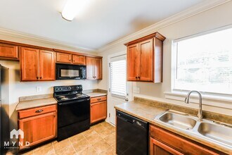 196 Rossburg Dr in Calera, AL - Building Photo - Building Photo