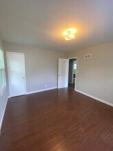 9533 Charlotte St-Unit -1 in Kansas City, MO - Foto de edificio - Building Photo