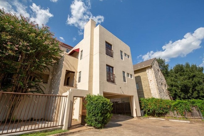 property at 712 Graham Pl