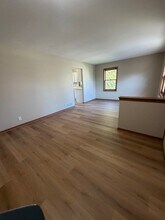 11450 W Edgerton Ave, Unit 11450 in Hales Corners, WI - Foto de edificio - Building Photo