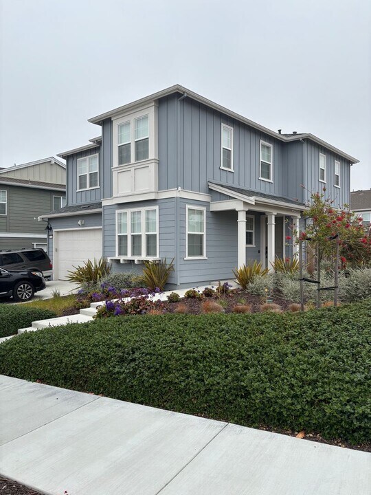 2721 Parkview Wy in Marina, CA - Building Photo