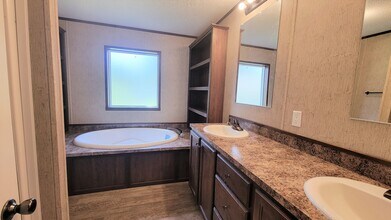 87 W Arizona in Belleville, MI - Building Photo - Building Photo