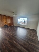 SF341 LRC in Madras, OR - Building Photo - Building Photo