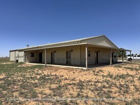 11201 N C R 1440 in Shallowater, TX - Building Photo