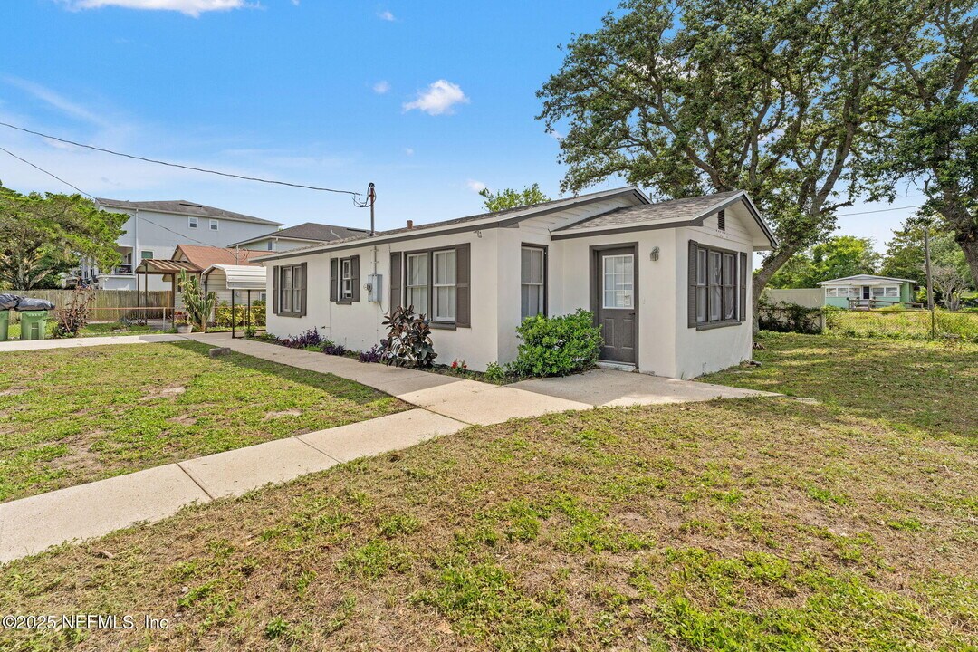 1002 1st Ave S in Jacksonville Beach, FL - Building Photo
