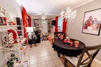 5275 W Mountain St in Stone Mountain, GA - Foto de edificio - Building Photo