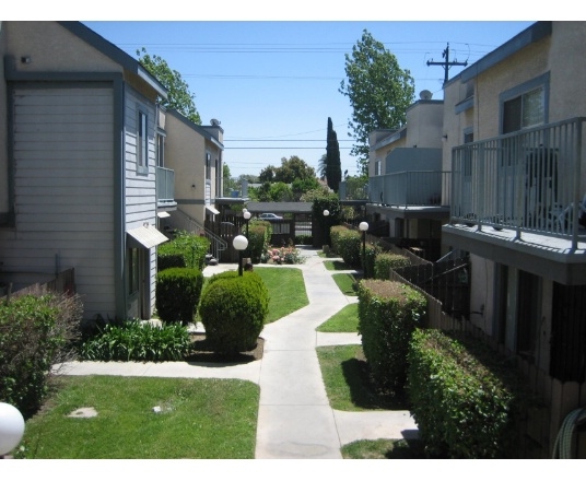 3425 Baldwin Park Blvd in Baldwin Park, CA - Foto de edificio - Building Photo