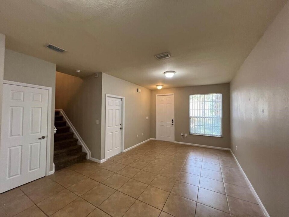 3306 NW 31st Terrace in Lauderdale Lakes, FL - Building Photo