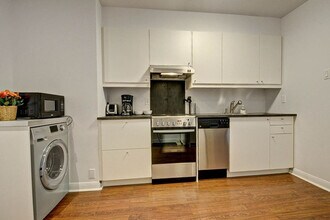 1379 Rue Ontario E in Montréal, QC - Building Photo - Building Photo