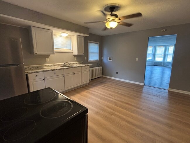 48 Ontario St, Unit 1F in Cohoes, NY - Building Photo - Building Photo