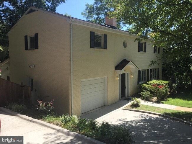 property at 2921 S Grant St