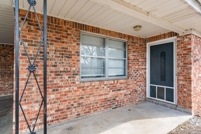 5708 Alta Vista Dr in North Little Rock, AR - Foto de edificio - Building Photo