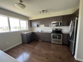 5242 Aerodrome Rd in Regina, SK - Building Photo - Building Photo
