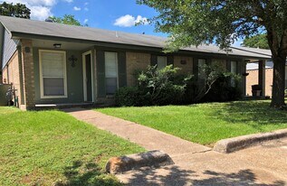 3511 Curtis St in Bryan, TX - Building Photo