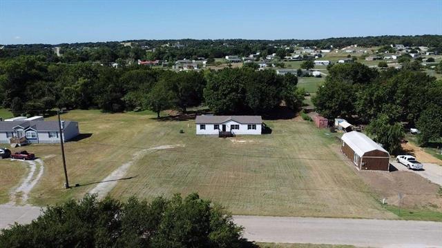 156 Creekview Meadows Dr in Springtown, TX - Foto de edificio
