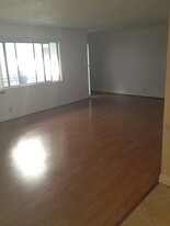 954 N Croft Ave Apartamentos