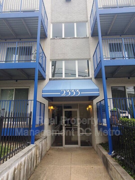 2333 16th St SE in Washington, DC - Foto de edificio