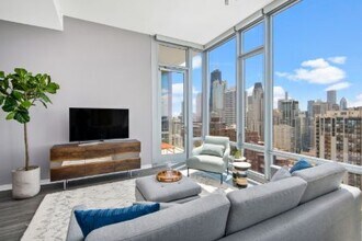 1244 N Dearborn St, Unit 2702 in Chicago, IL - Building Photo - Building Photo