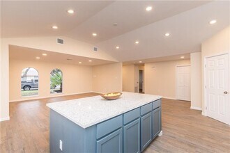 3725 Kingston Dr in Corpus Christi, TX - Building Photo - Building Photo