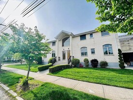 56-51 196th St in Queens, NY - Building Photo