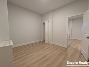 24 Phillips St in Boston, MA - Building Photo - Building Photo