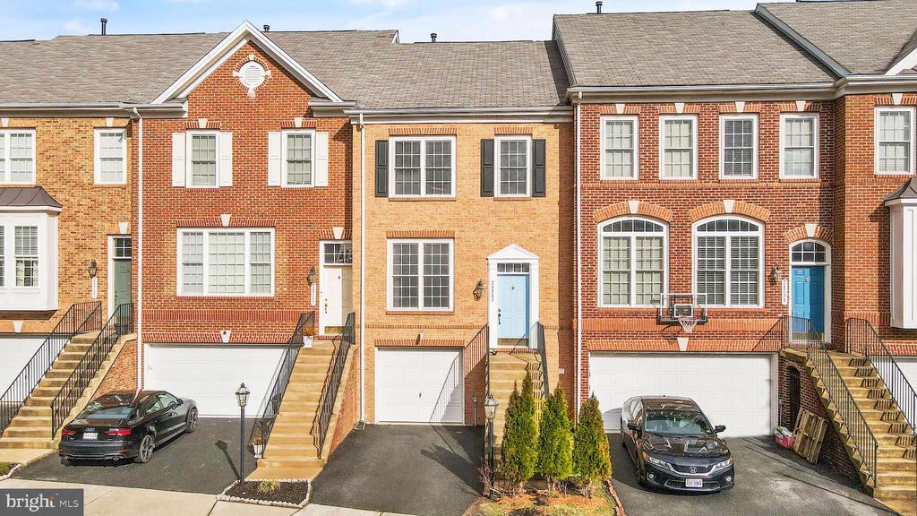21753 Ladyslipper Sq in Ashburn, VA - Building Photo