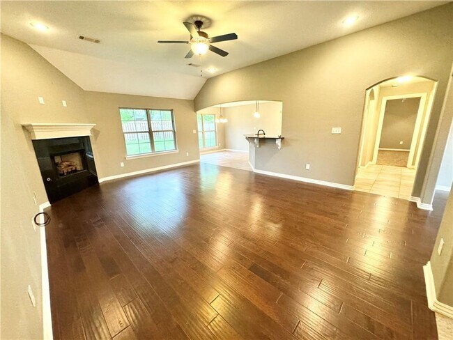 430 Carlson St in Centerton, AR - Building Photo - Building Photo