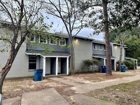 702 Hargest St, Unit 5 in Prairie View, TX - Building Photo