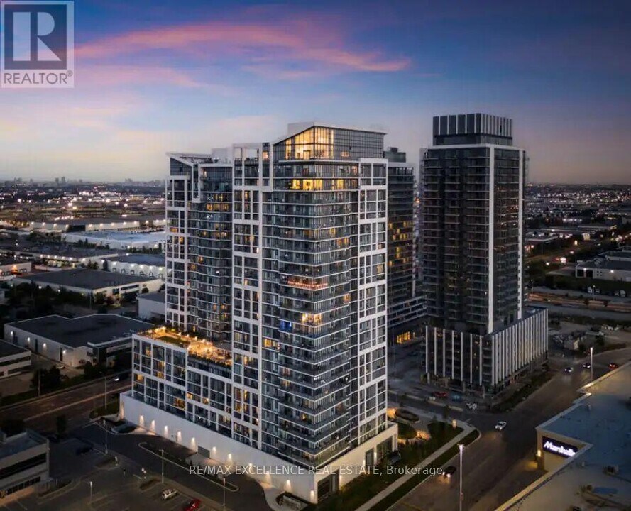 8960 Jane St in Vaughan, ON - Building Photo