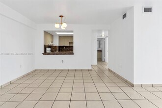 3945 SW 89th Ave, Unit 201 in Miami, FL - Building Photo - Building Photo