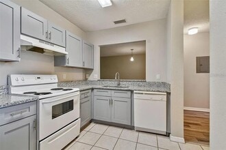 6447 Cypressdale Dr in Riverview, FL - Building Photo - Building Photo