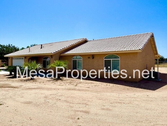 15601 Sultana St in Hesperia, CA - Building Photo - Building Photo